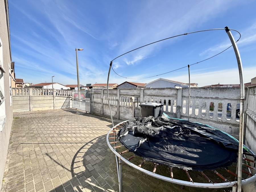 3 Bedroom Property for Sale in Rondevlei Park Western Cape